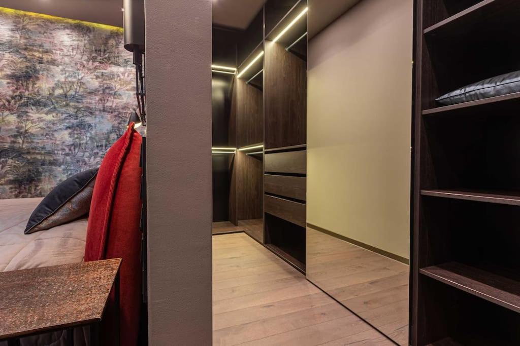 Luxury Apartment In The Superb Location キシナウ エクステリア 写真